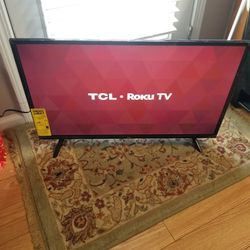 -FIRM PRICE NON-NEGOTIABLE- 43 In. TCL 4k Roku Smart TV W/Remote