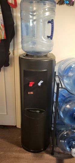 Top loading five gallon water dispenser and stand