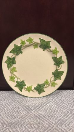 Ceramic Plate with Embossed Ivy Leaf Border