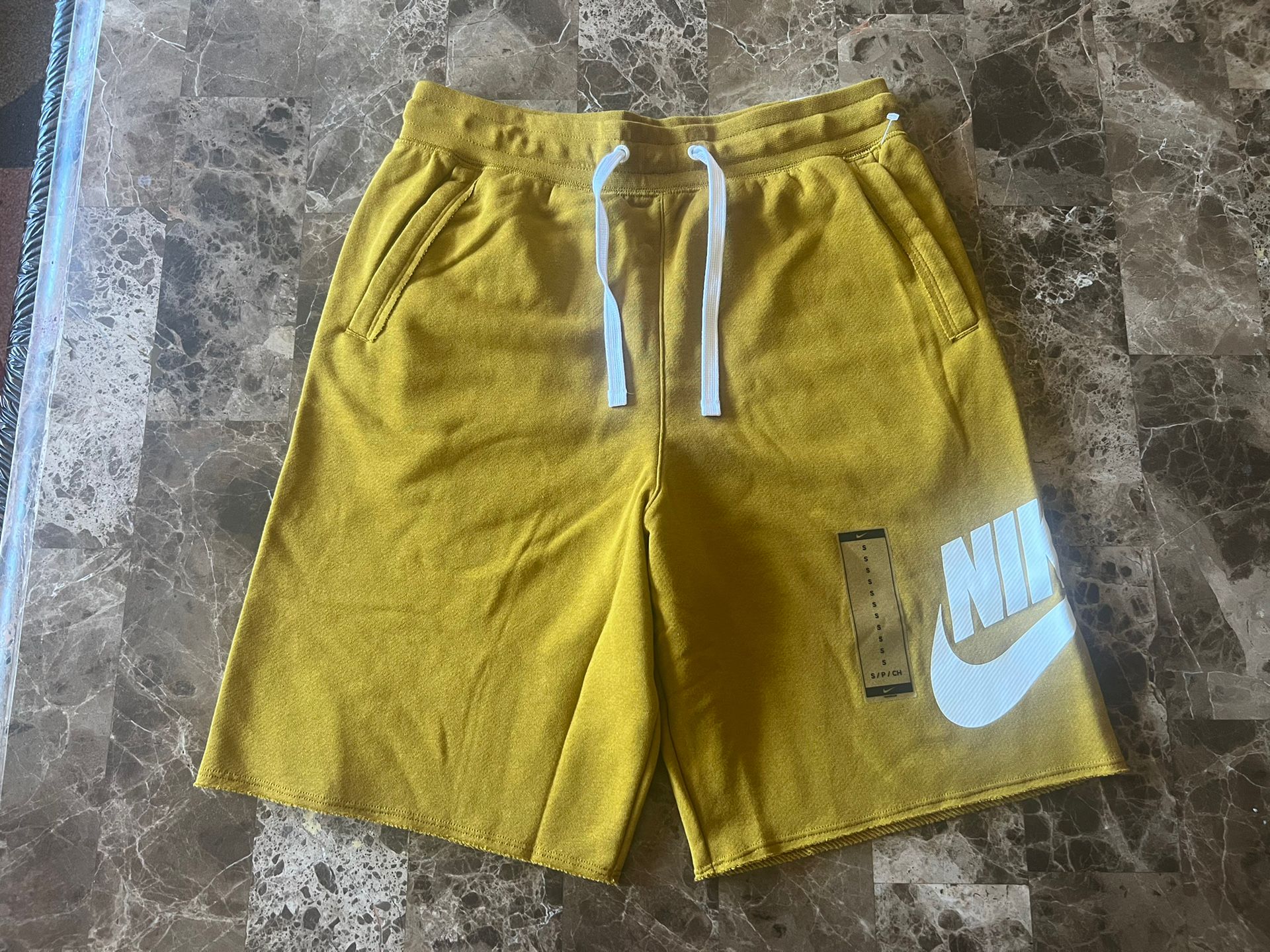 Nike Club Alumni Men's French Terry Shorts Mustard Size Small NEW