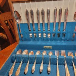 Flatware Cutlery Silverware Wm. Rogers Silverplate 50 pc. set