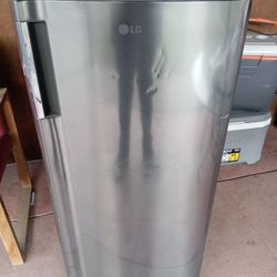 LG Mini Fridge With Freezer 