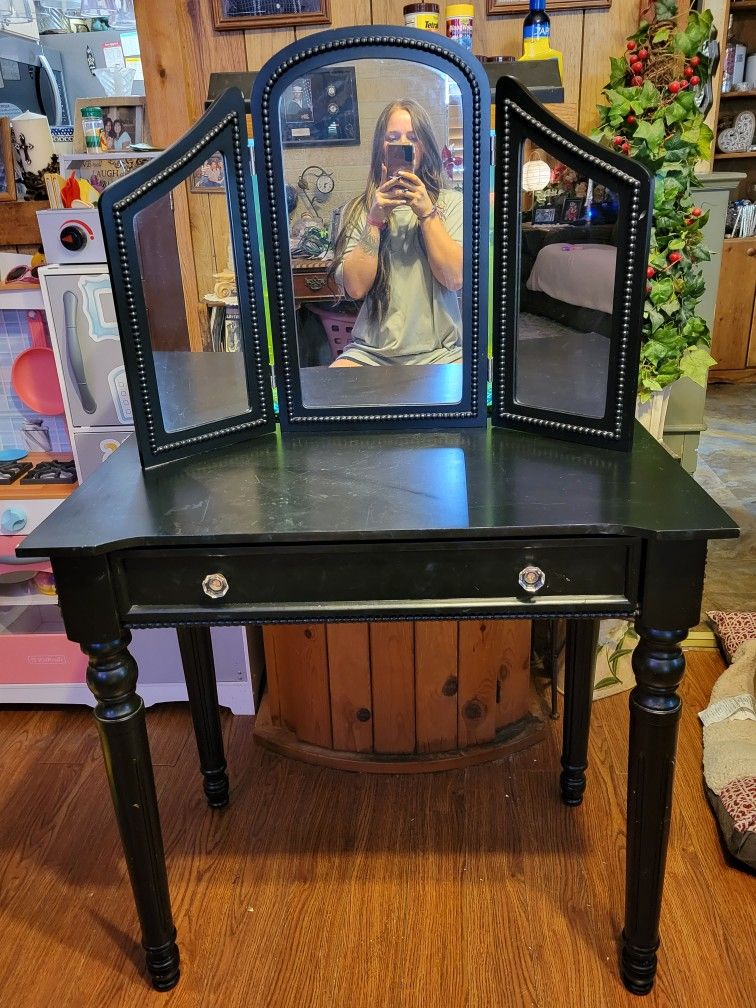 Black Wood Make Up Vanity