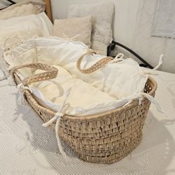  BABY MOSES BASSINET/ BASKET