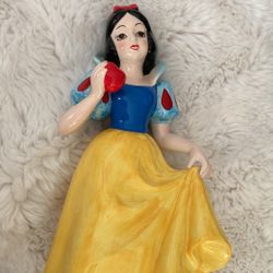 Vintage -Disney porcelain large Snow White holding apple figurine 