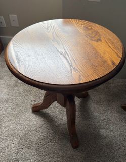 Solid wood oak round top side table