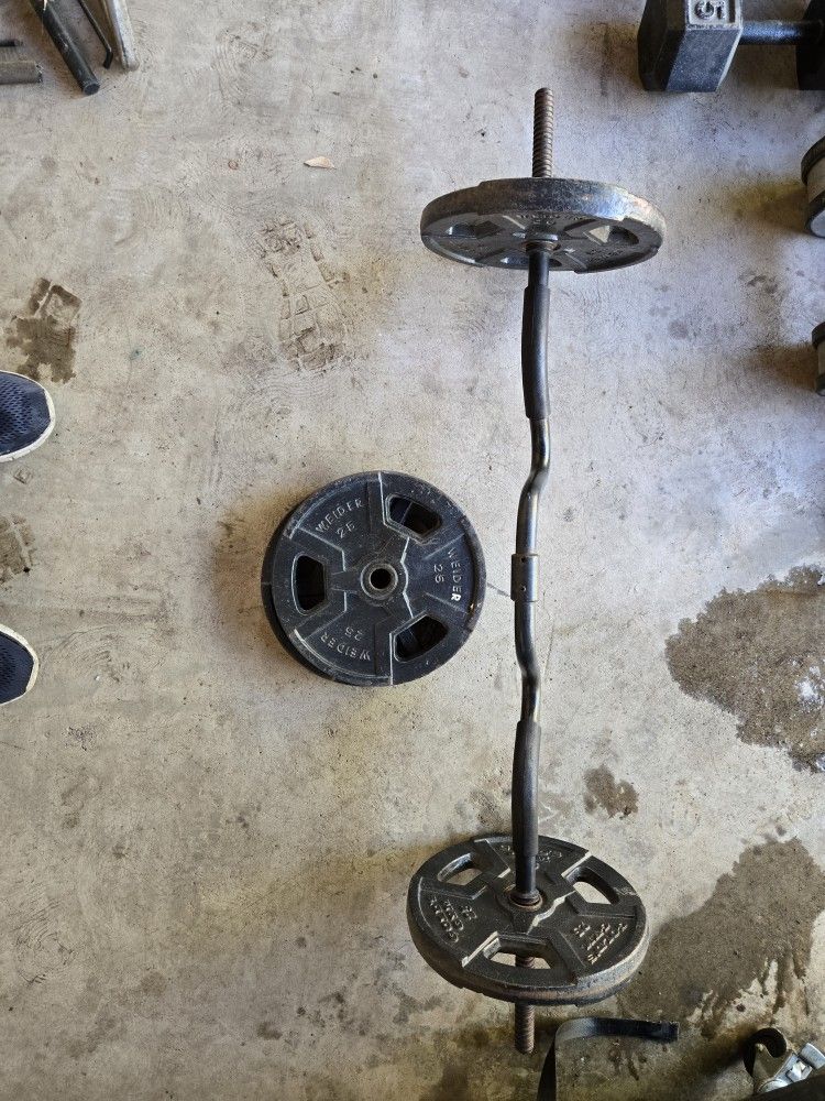 Curl Bar With 100 Pounds