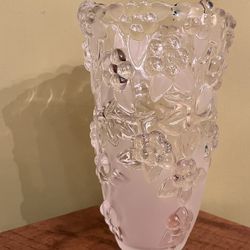 Vintage Mikasa Carmen Collection 8" Frosted Crystal Floral Vase Clear Decor