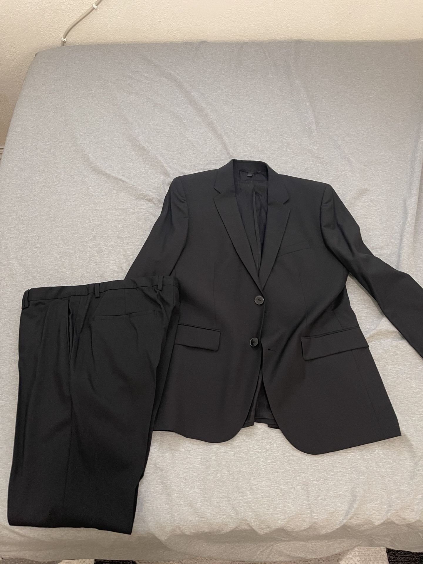 Hugo boss Full Suit - Black - Size 38S - $200