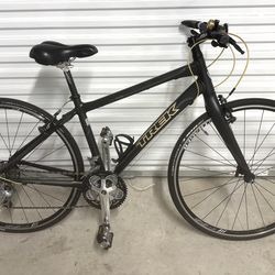 2012 Trek 7.6 FX WSD 17” Medium Frame. Mint Condition!