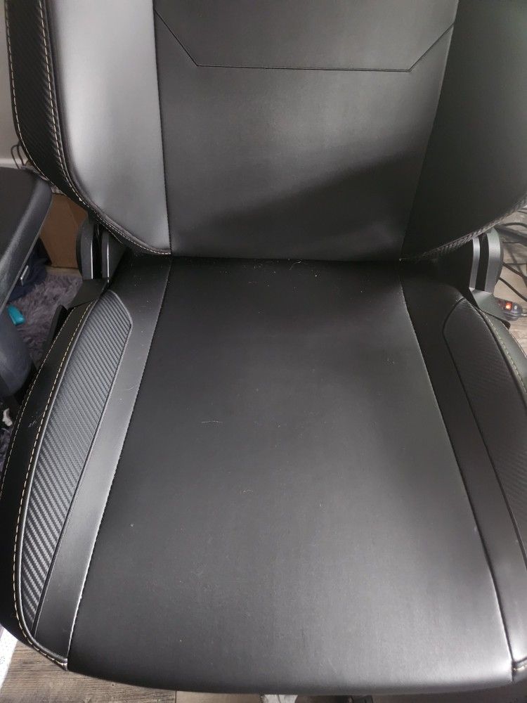 Titan Evo XL chair By Secretlab