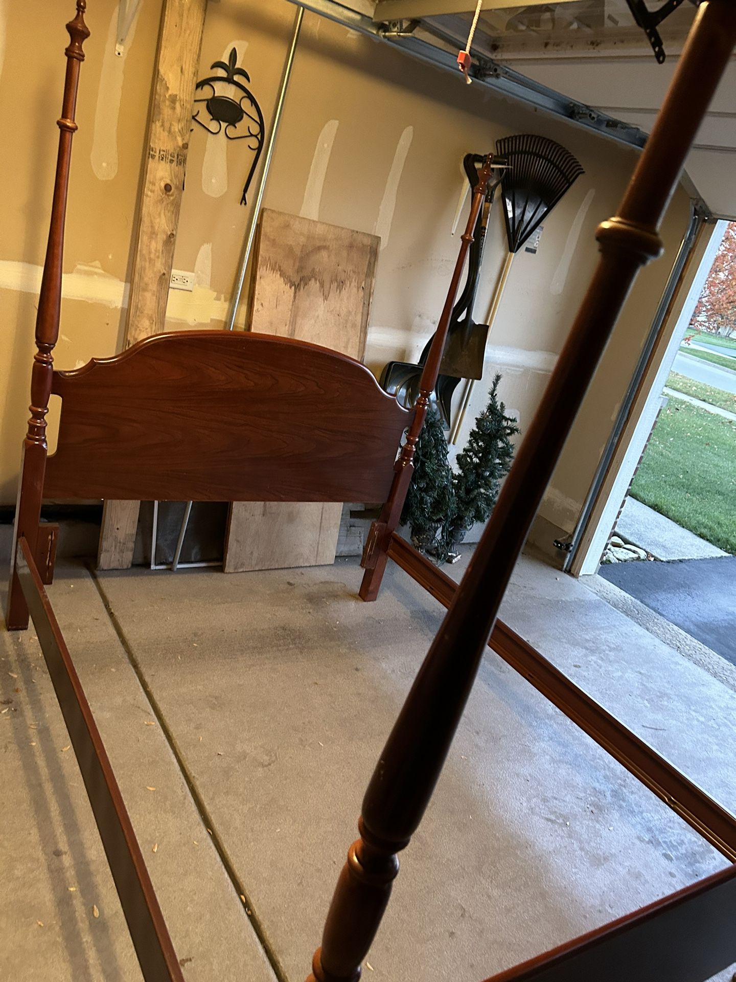 Broyhill Cherry Wood Four Poster Bed Made In The USA for Sale in Elgin