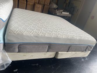 Split king with mattress 🦖