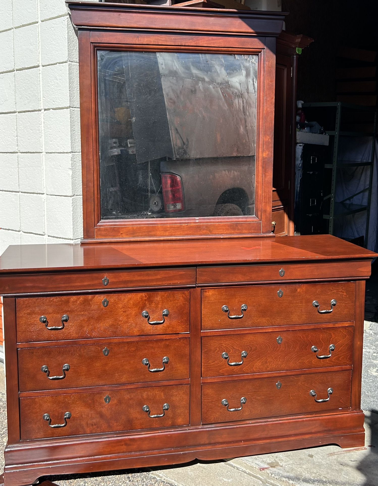 Ashley 8 drawers dresser with mirror brown L61”*D18”*H34”(address in description)