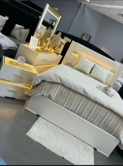 ✨️4pc Queen, King Bedrooms ✨️ Furniture Sectionals, Dining Avail