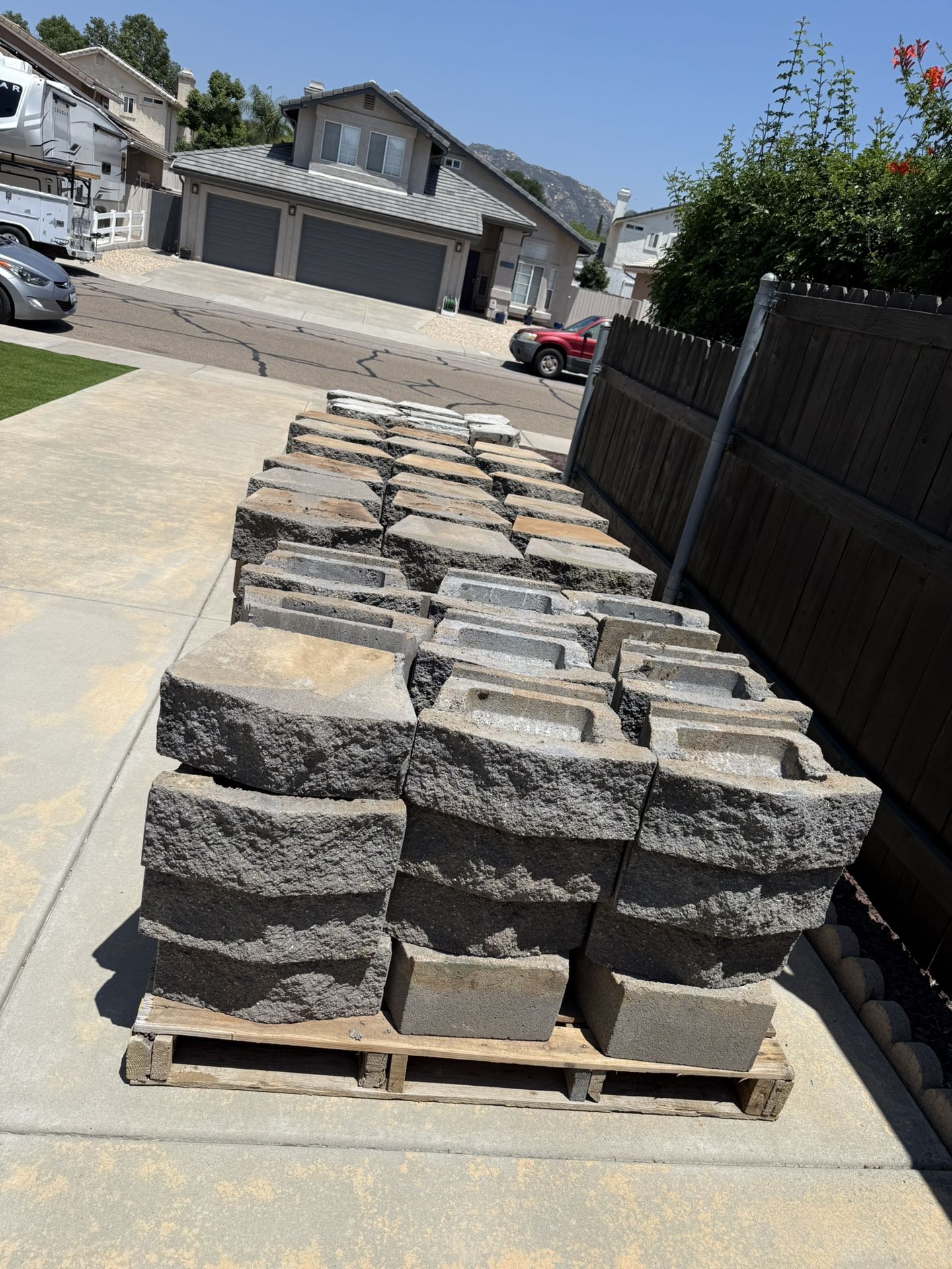 Retaining wall blocks
