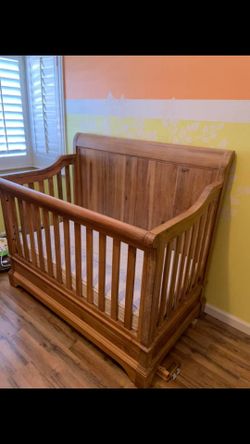 Bertini Crib conversion Kit to turn it into a Full size bed for Sale in