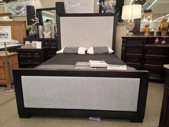Queen Solid Wood Bedframe With Upholstery 