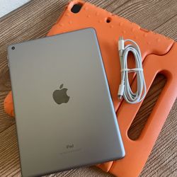 128GB Apple iPad 5th Generation with kids case and Cable 