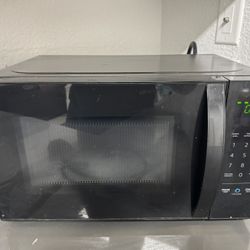 Black Countertop Microwave (Digital Touchpad)
