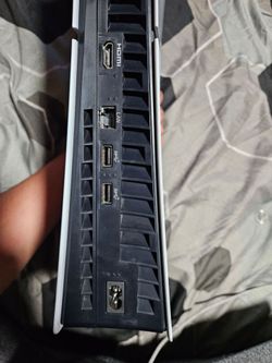 Bearly used for 10 hours ps5 comes with controller and hdmi cable