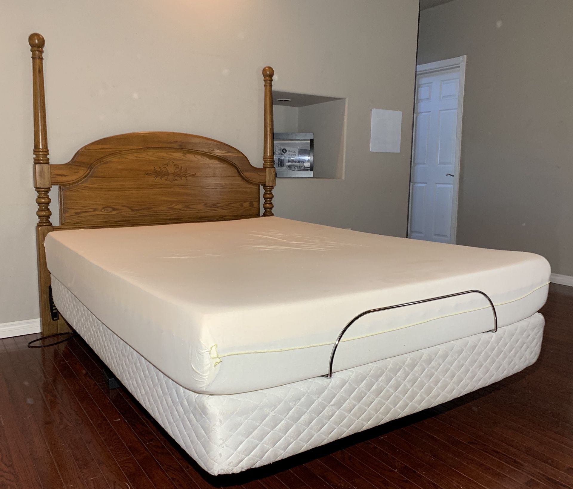 SCape Wall Hugger Queen Adjustable Bed & Remote, Temperpudic Mattress