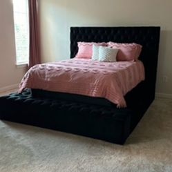 Tuffted Storage Bed 
