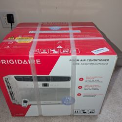 Frigidaire AC Brand New 250sq Ft 6,000 BTU Window Unit 