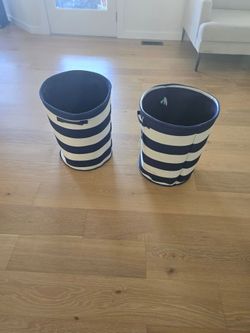 2 laundry,baskets