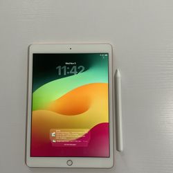Apple iPad 8th Generation w/stylus pen and case