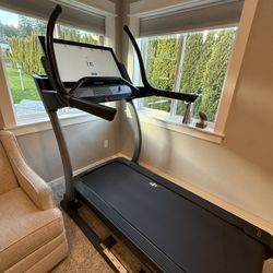 NordicTrack Commercial X32i Incline Treadmill - Excellent Condition