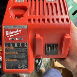 Milwaukee M18/M12 18/12 V Wall Battery Charger