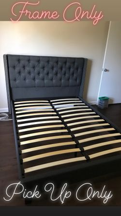 QUEEN FRANE ONLY $20 DELIVERY 💥NO SET UP💥 • Brand new in box • Hardware & instructions included • Price is firm • We do not assemble POR DELIVERY