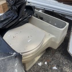 Toilet And Sink With Pure Brass Faucet Set