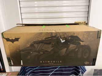 Hot Toys MMS596 Batman Begins 1/6 Scale Tumbler - Brand New