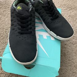 NIKE Size 6 1/ Good Conditions