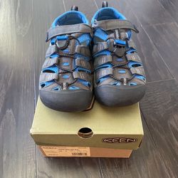 Keen Shoes Size Boys 2,  Like New!!!    $8