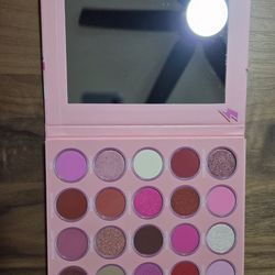 Eyeshadow palette with 20 colors