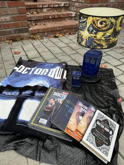 Doctor Who Light, Blanket And Books