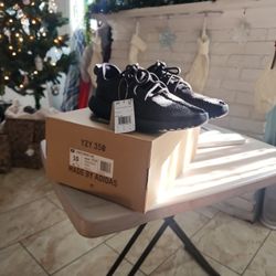 Yeezy Boost 350 Pirate Black  Sz 10 MEN