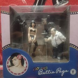 BETTIE PAGE Lingerie Photo Studio Dark Horse Comics RETIRED Action Figure