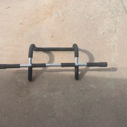 Pull up bar for door way.