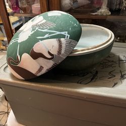 Ceramic Yard Art Beutiful Opens Up And It’s Pretty Heavy 