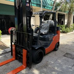 Toyota Forklift 10,000 LBS