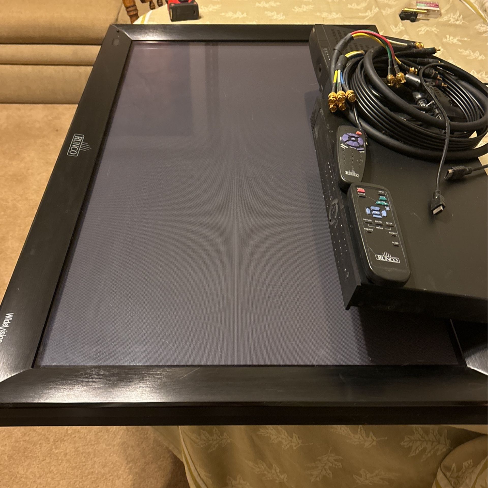 Runco 40 Inch TV For RV