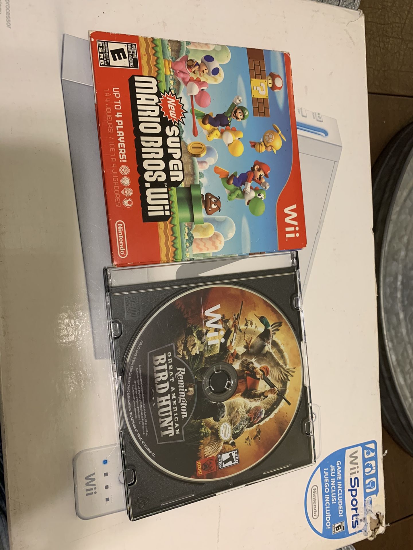 nintendo wii in box + super mario bros