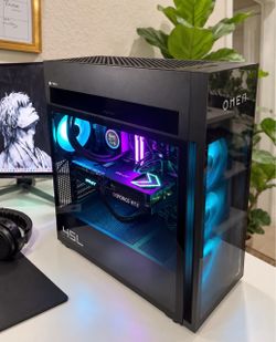 Send Offers Gaming PC RTX 5070 12GB + Ryzen 7 9700X + 32GB DDR5 $1950 OBO
