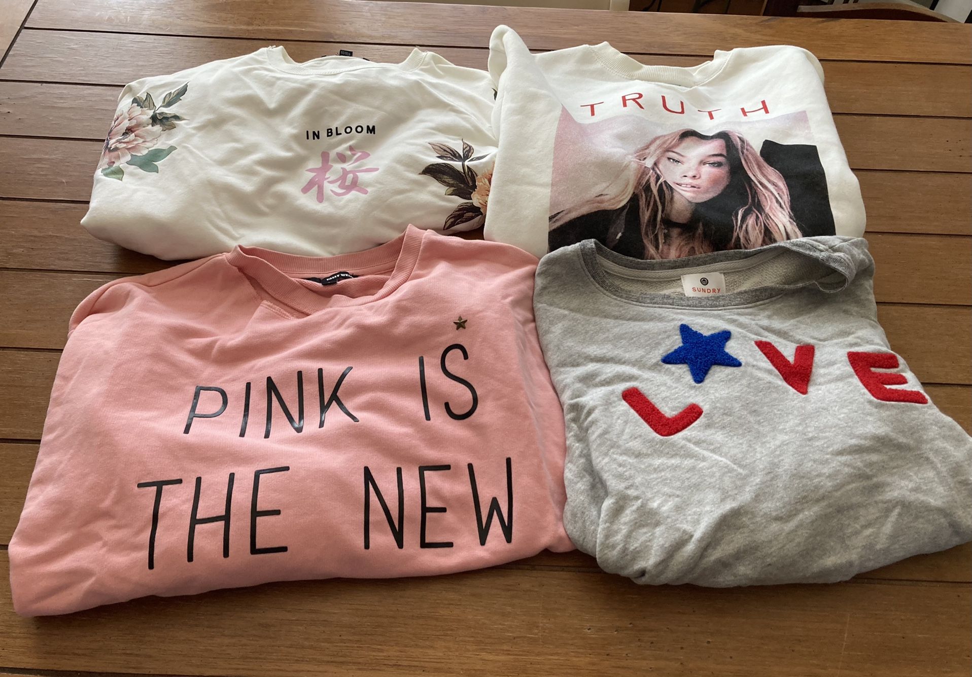 Women 4 Sweater Bundle Small