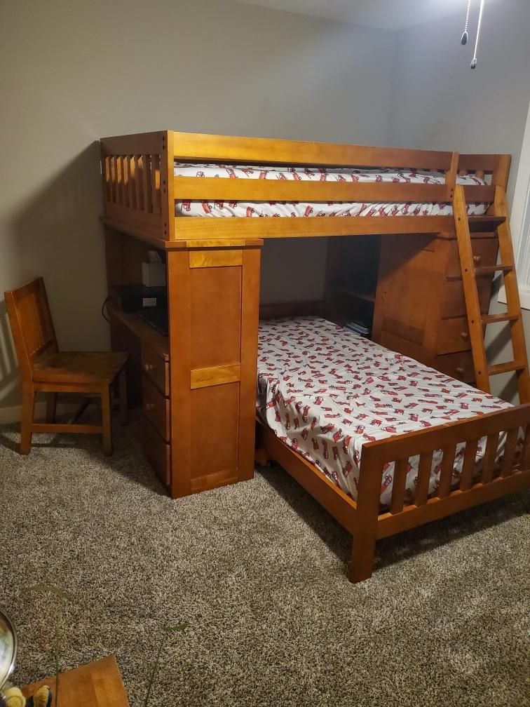 Bunk Bed/Dresser/Desk/Mirror/Night Stand