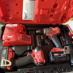 Milwaukee Hammer Drill and Impact Driver Combo Kit